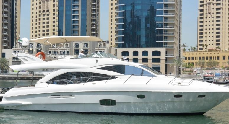 Аренда яхты «Majesty 56» в г. Дубай (на 15 персон)