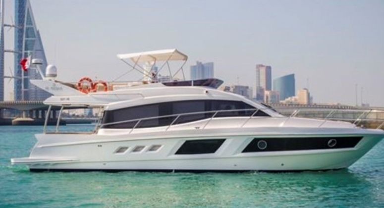 Аренда яхты «Majesty 48» в г. Дубай (на 12 персон)