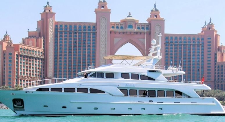 Аренда яхты «Benetti 35m» в г. Дубай (на 21 персон)