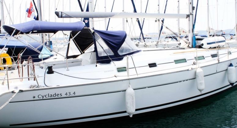 Аренда яхты «Beneteau Cyclades 43» в г. Лас-Пальмас-де-Гран-Канар (на 8 персон)